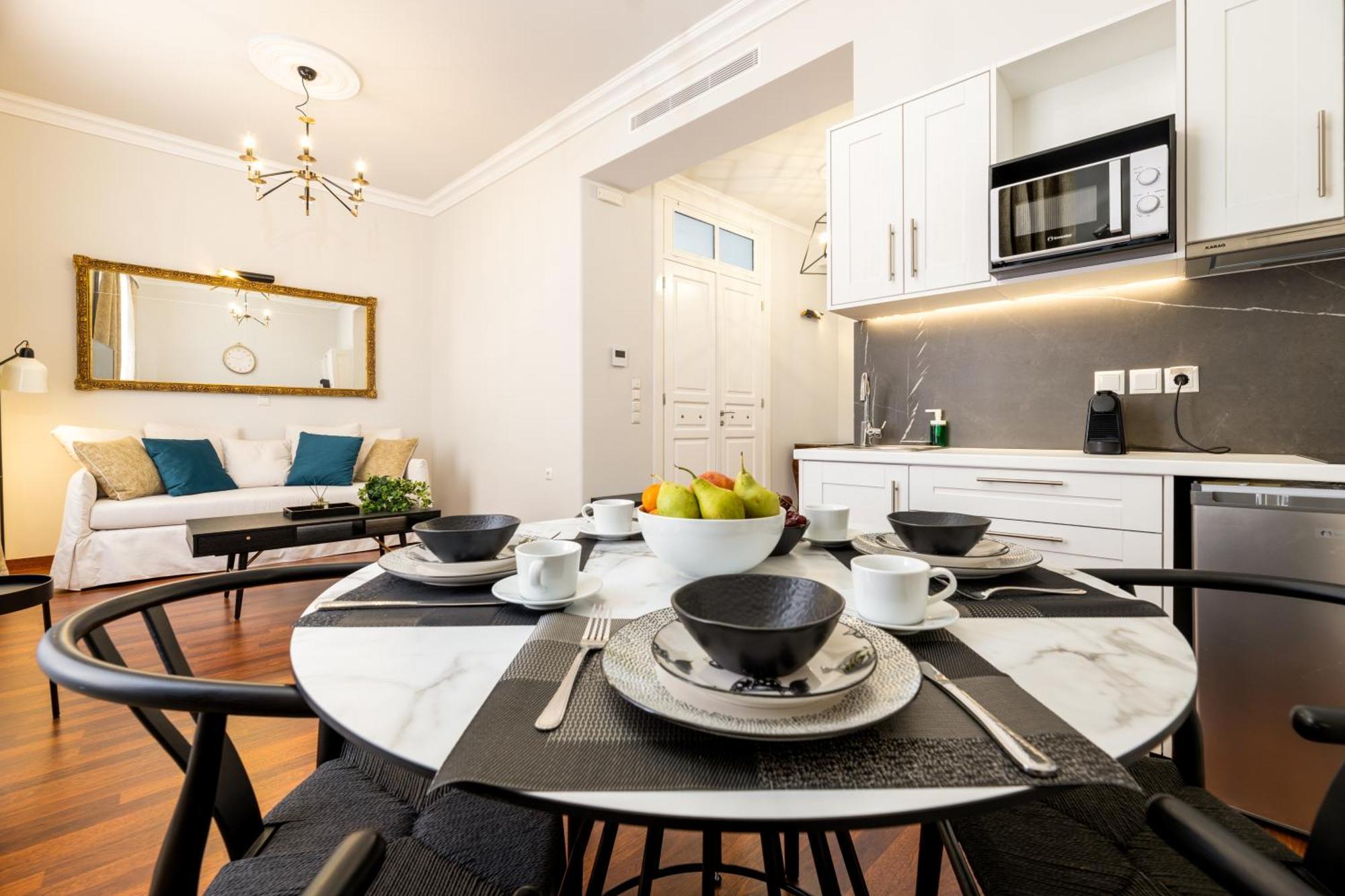 Asty Luxury Apartments Атина Екстериор снимка